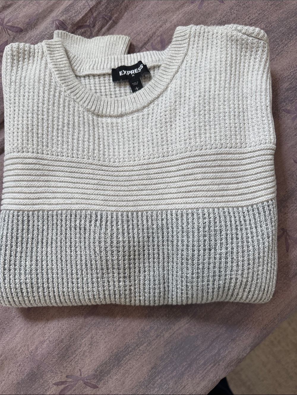 Express Men’s Cream and Light Gray Colorblock Crewneck Sweater. Large
